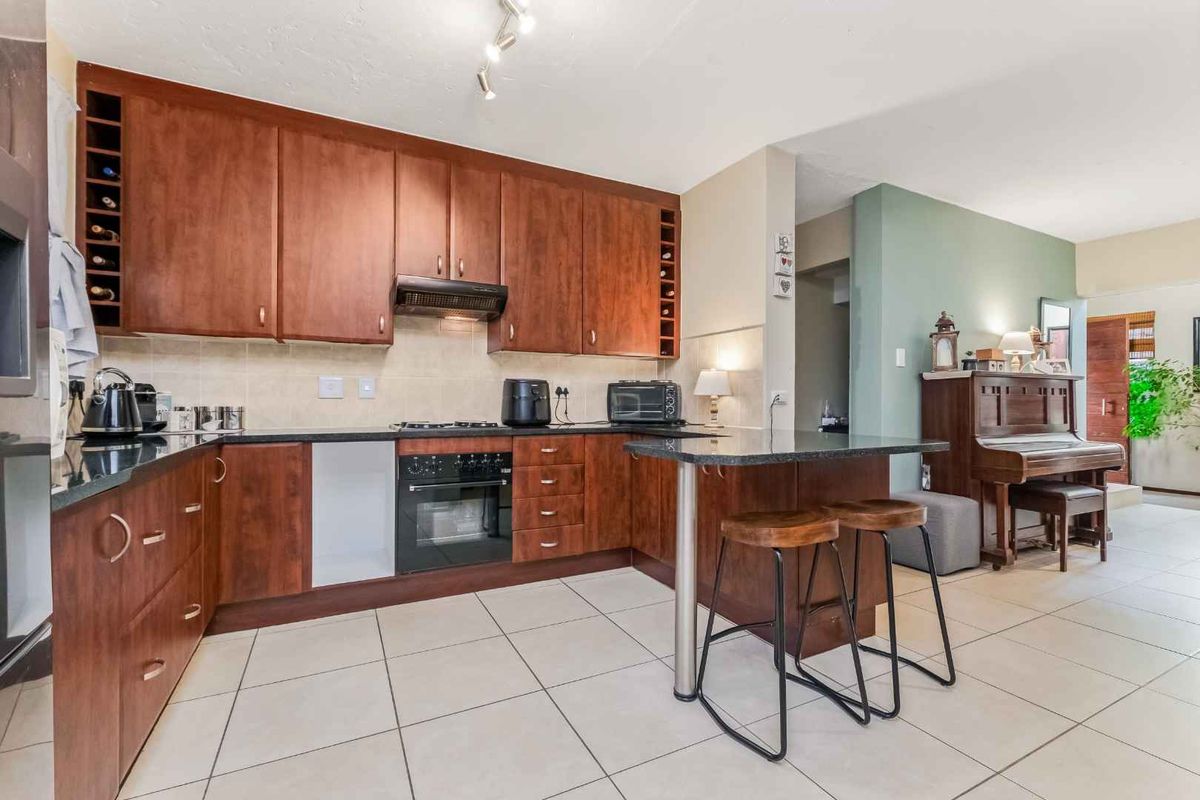 Exquisite 3-Bedroom 2 Bathroom Family Home in a Secure Complex - Photo 4