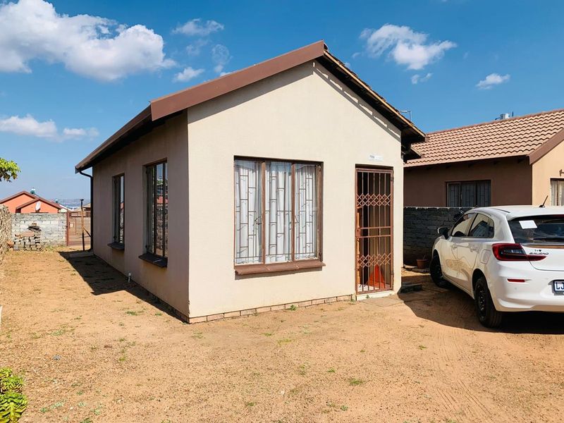 Charming 3-Bedroom Home Near Soshanguve Crossing Mall! - Photo 1
