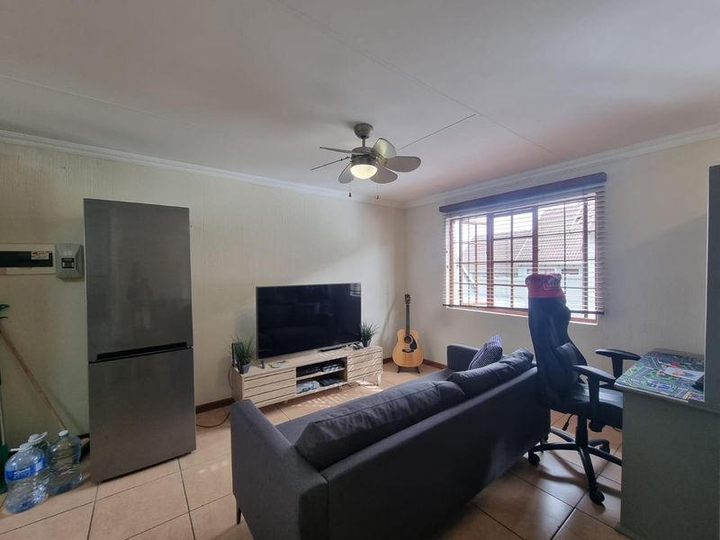 Bachelors Apartment in a prime location – Olympus - Photo 8