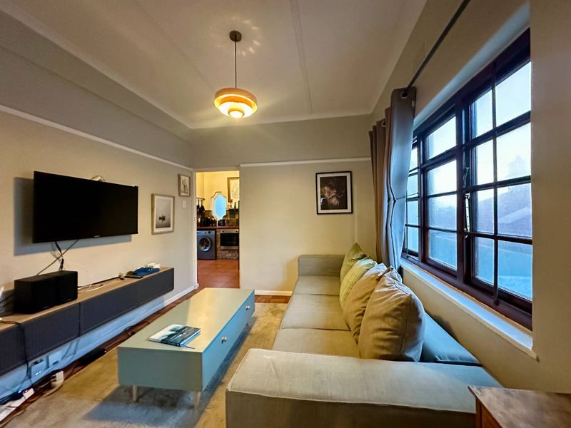 Perfect blend of location and comfort - Photo 9