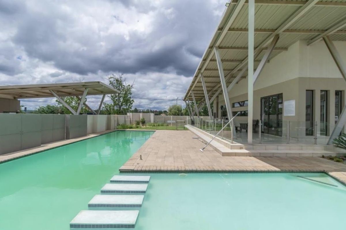 A beautiful 2 Bed 2 bath in broadacres SoHo junction - Photo 2