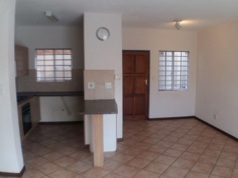 Modern 2-Bedroom Duplex Townhouse in La Montagne - Photo 8