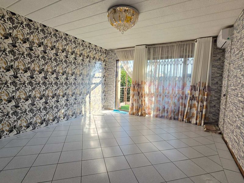 2 Bedroom Townhouse for Sale in Glenvista - Photo 2