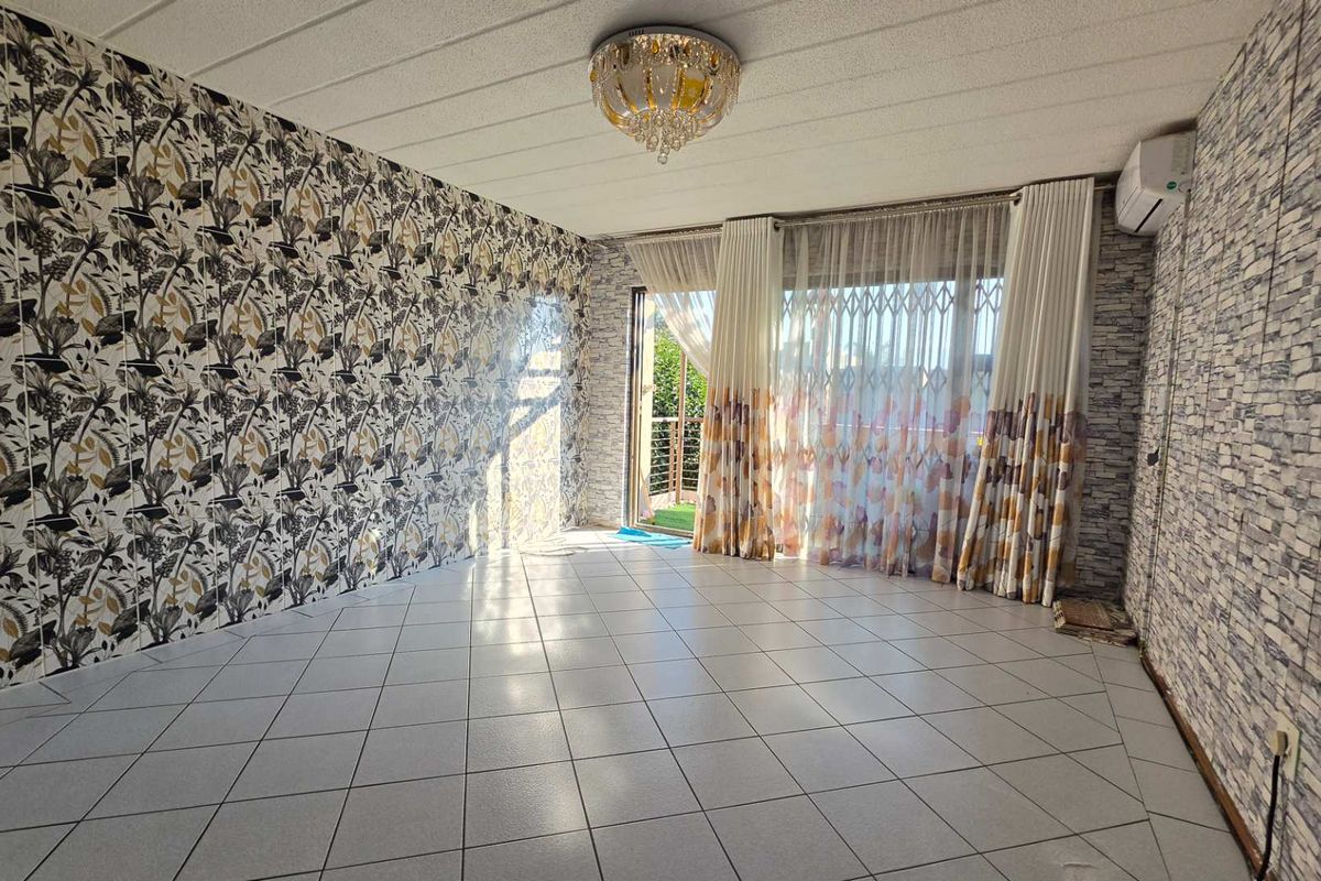 2 Bedroom Townhouse for Sale in Glenvista - Photo 2