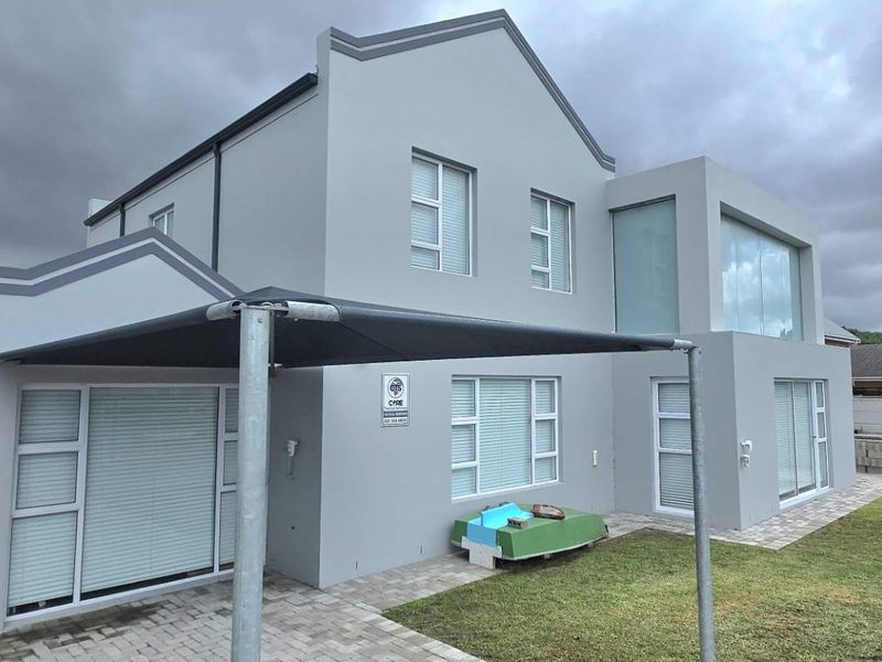 Spacious Coastal Home in Prime Franskraal Location! - Photo 6