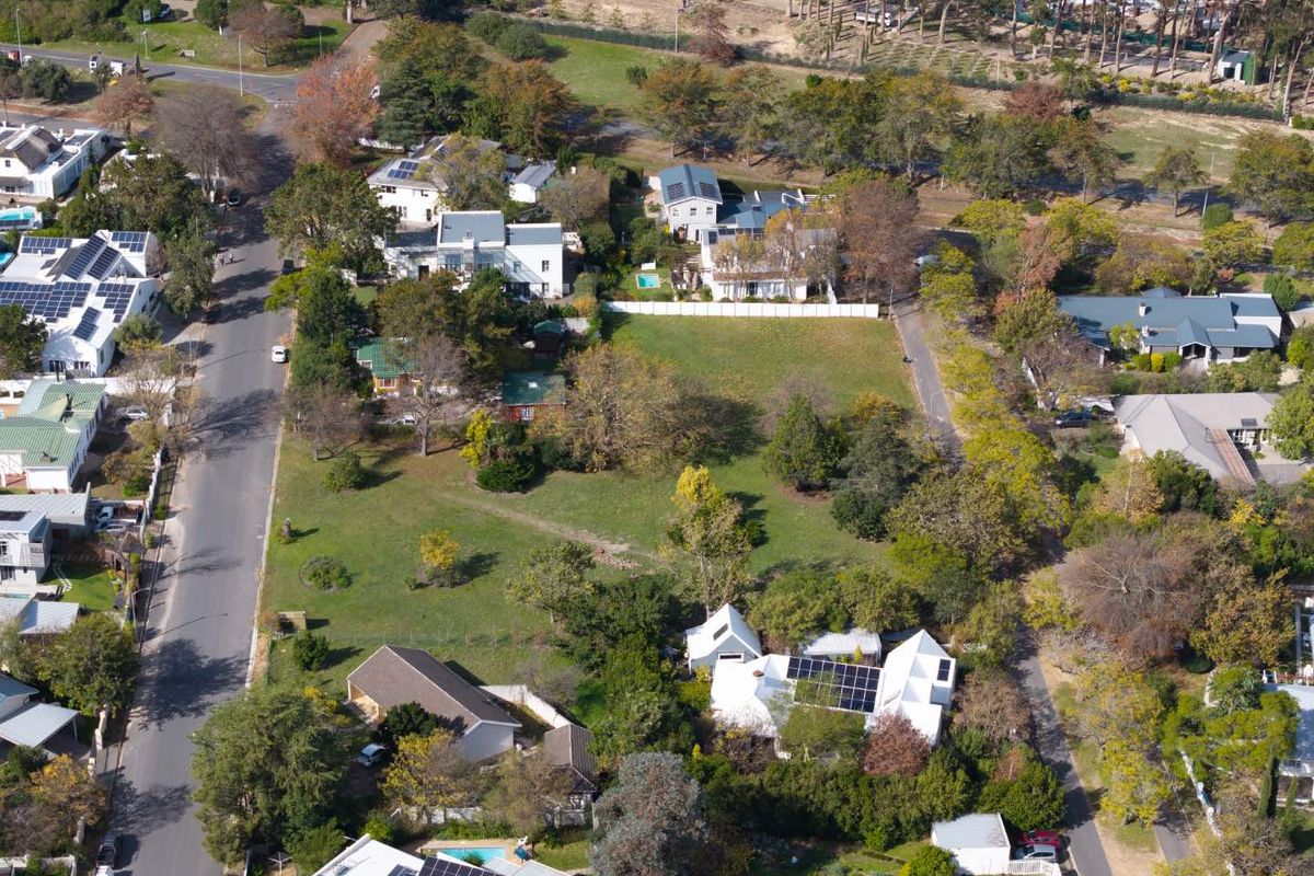 Discover a Rare Property Opportunity in Franschhoek - Photo 2