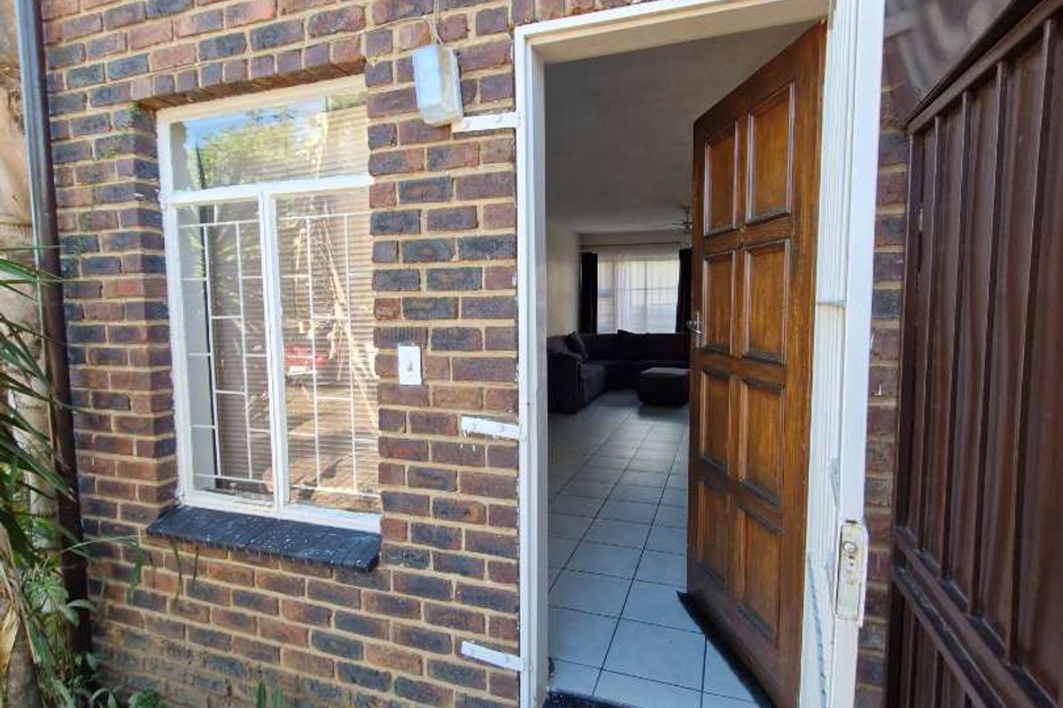 2 Bedroom Townhouse for rent in Silverton. - Photo 5
