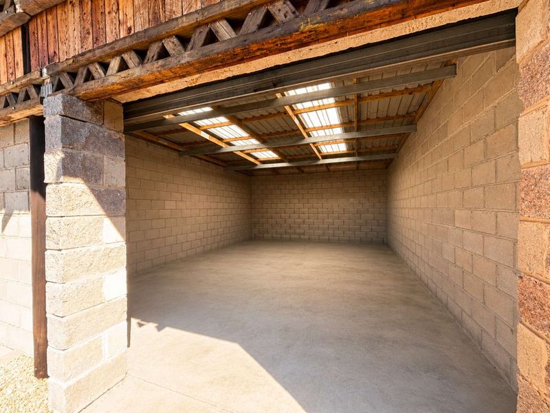 Retail Shop To Let – 56m2 Rustic Space in Prime Botha’s Hill Location - Photo 3