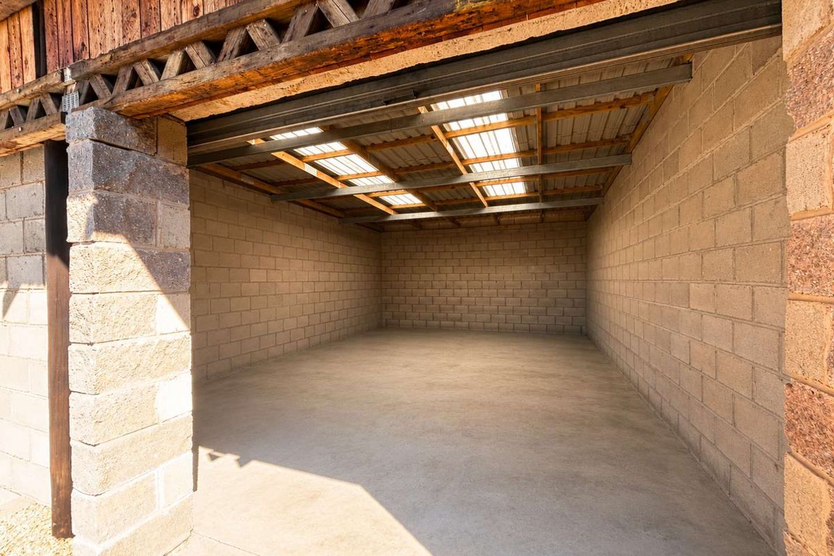 Retail Shop To Let – 56m2 Rustic Space in Prime Botha’s Hill Location - Photo 3