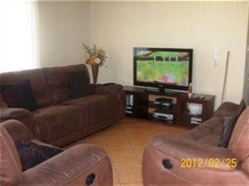 Lovely 2 bedroom top unit in La Montagne - Photo 4