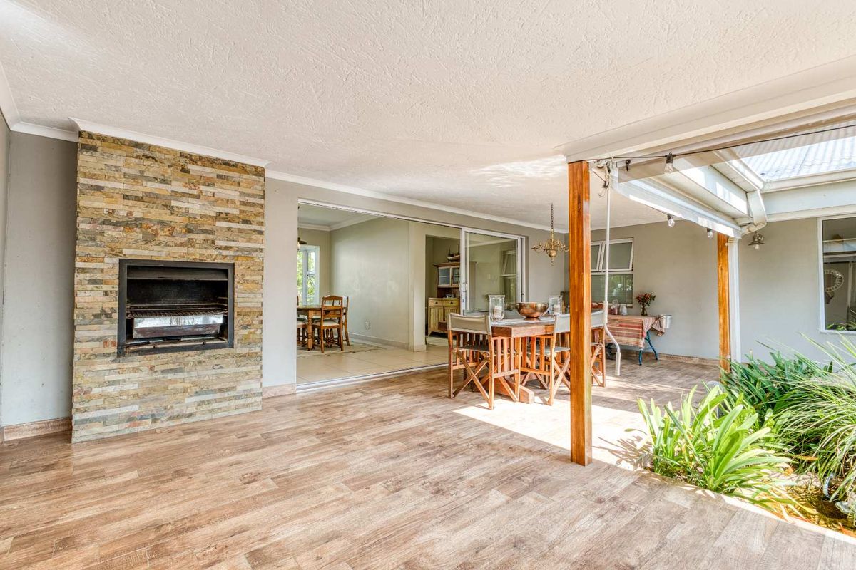 4 EN-SUITE BEDROOM HOME IN FOURWAYS GARDENS RESIDENTIAL ESTATE - Photo 3