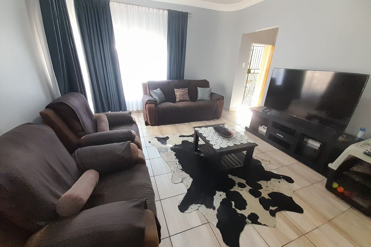 Stunning Family Home with Flexible Living Options - Photo 5