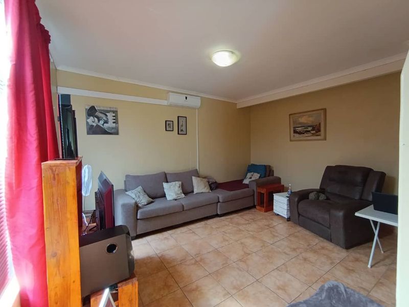 Beautiful home with Flatlet - Photo 5