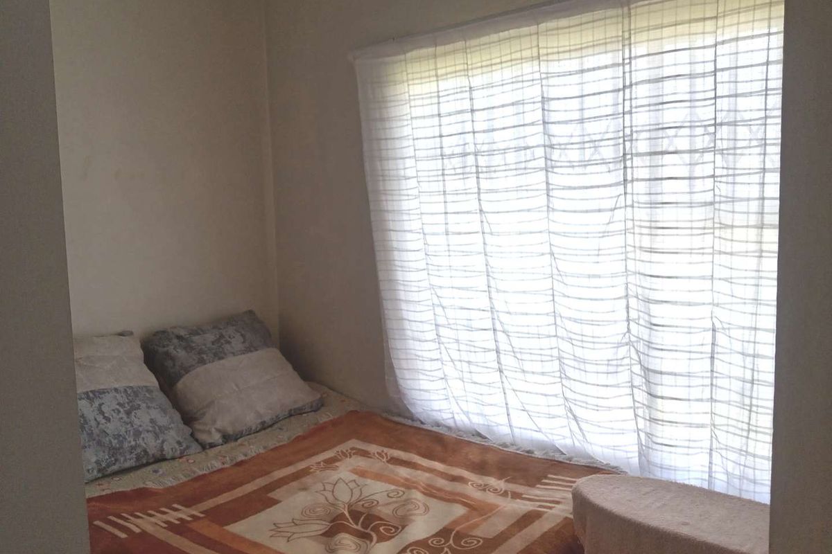 THREE BEDROOM TOWNHOUSE FOR SALE IN DAWN PARK - Photo 4