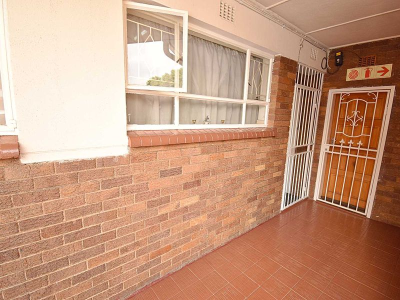 First Floor Apartment - Photo 3