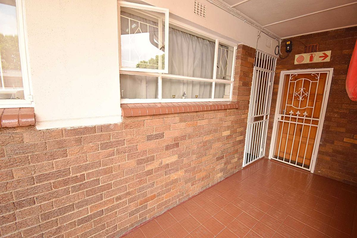 First Floor Apartment - Photo 3