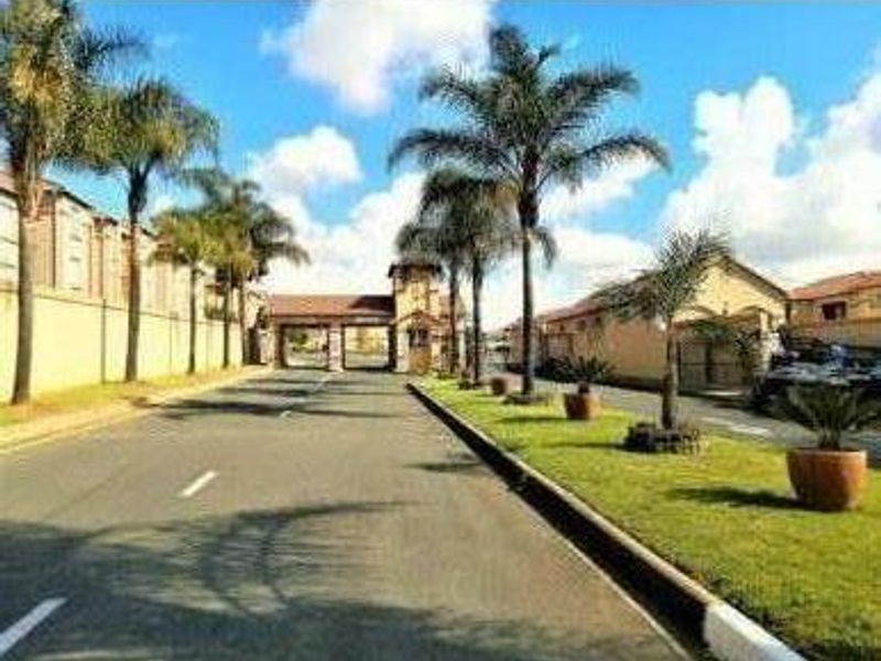 Ground Floor Apartment for Sale - Photo 2