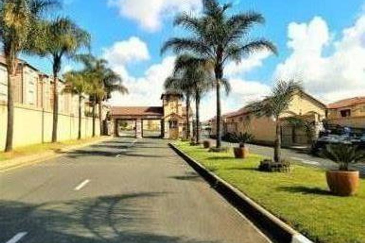 Ground Floor Apartment for Sale - Photo 2