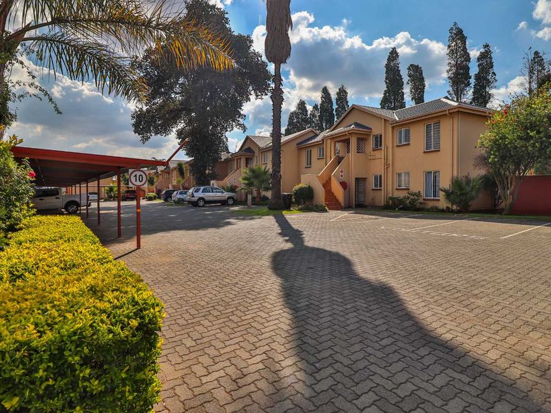 Ground Floor Living: 2-Bedroom Unit - Photo 2