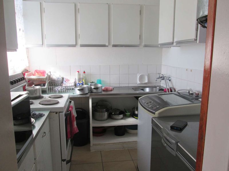 BEAUTIFUL, NEAT AND CLEAN [2] TWO BEDROOMS APARTMENT FOR SALE IN SUNNYSIDE [ JAN F E CELLIERS] - Photo 4