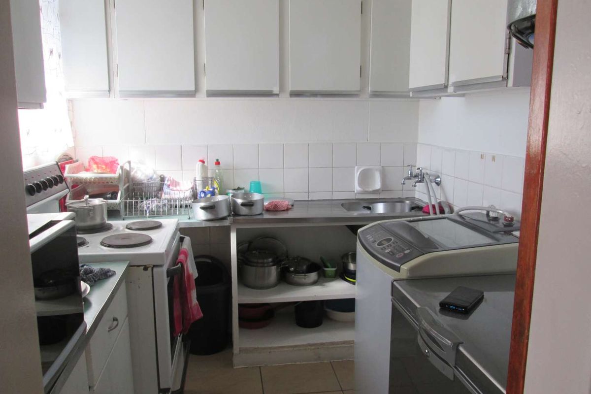 BEAUTIFUL, NEAT AND CLEAN [2] TWO BEDROOMS APARTMENT FOR SALE IN SUNNYSIDE [ JAN F E CELLIERS] - Photo 4