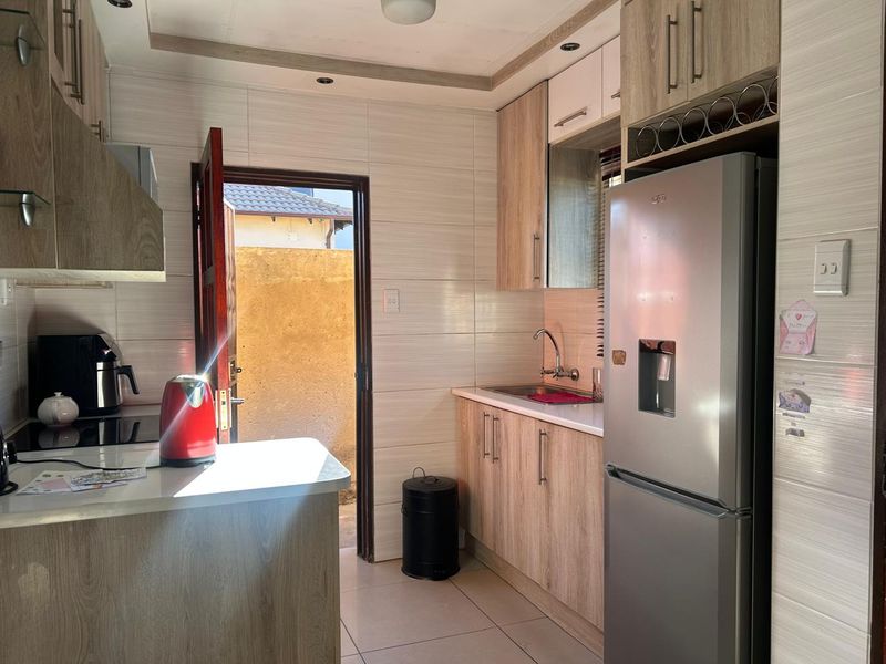 Clayville Ext 45 - R 900 000 , 2 bed , 1 Bath - Photo 8