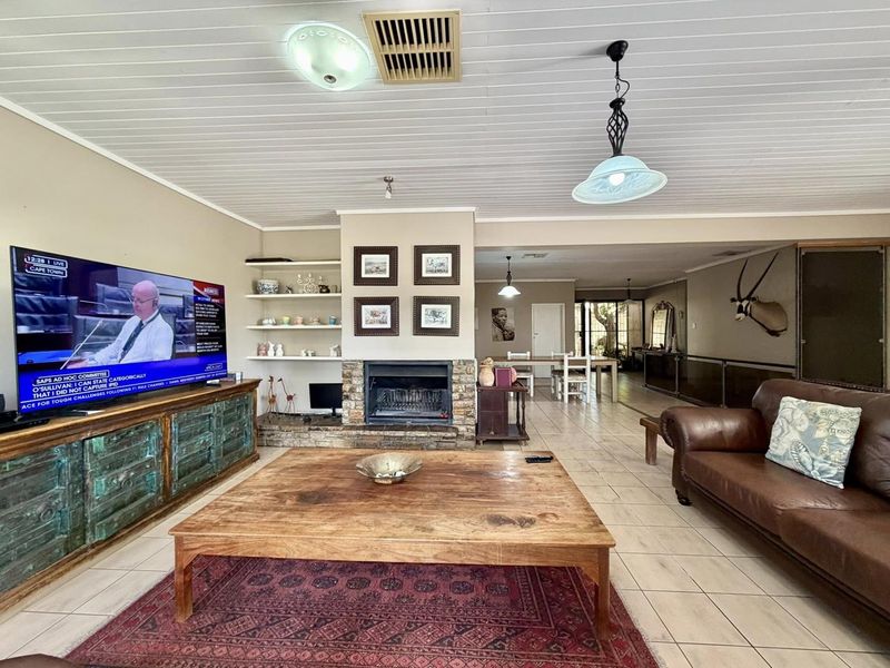 4 Bedroom House For Sale in Old Pionierspark - Photo 8