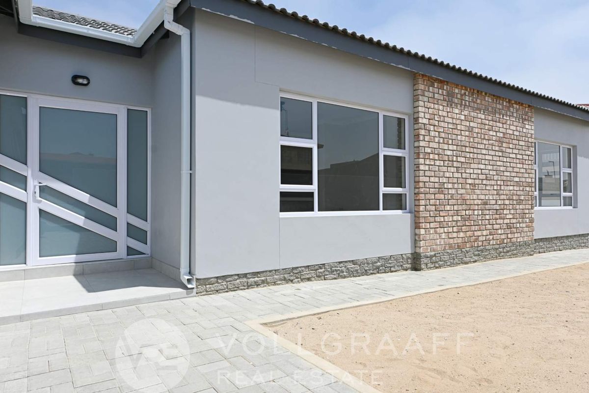 Family Home with Modern Finishes & Separate Flatlet - Photo 5