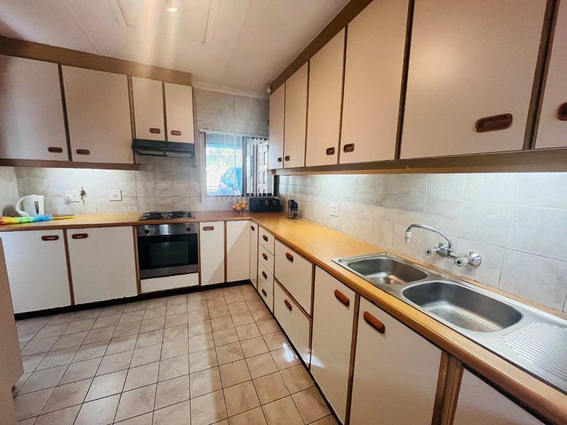 Hendra - Family home on large plot in Parkhill - Photo 8