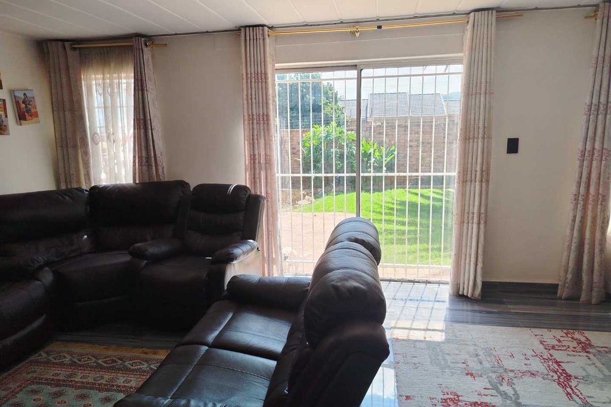 Charming Townhouse Next to Golf Course Awaits You! - Photo 3