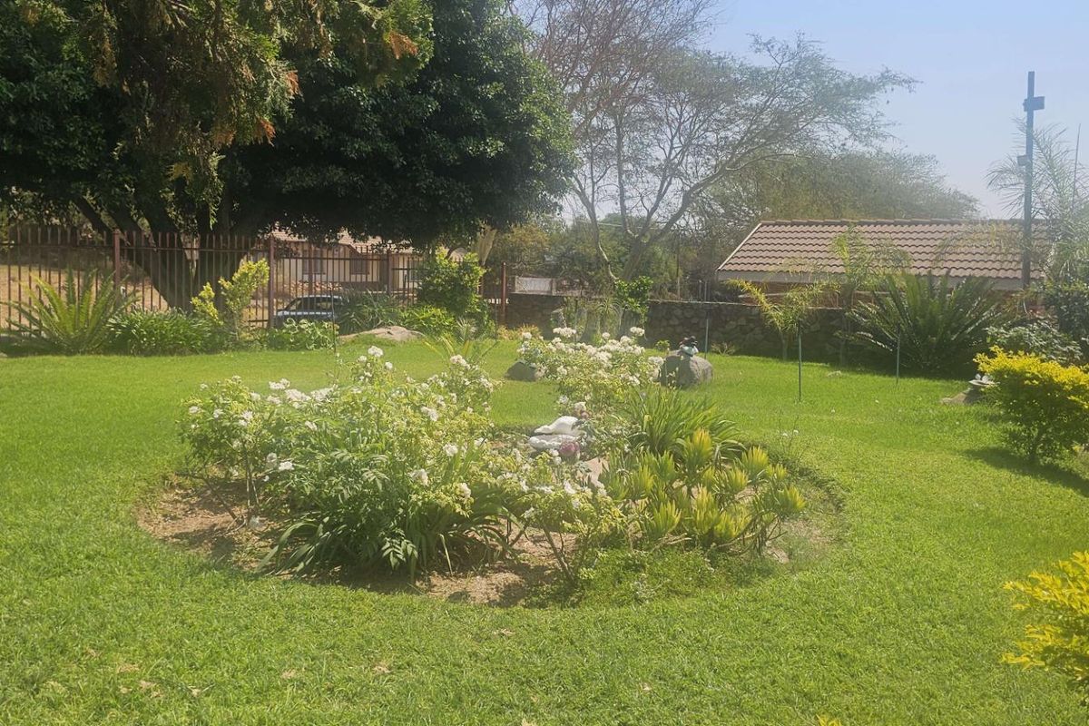 Massive 3 bedroom house for sale in Elandsrand - Photo 2