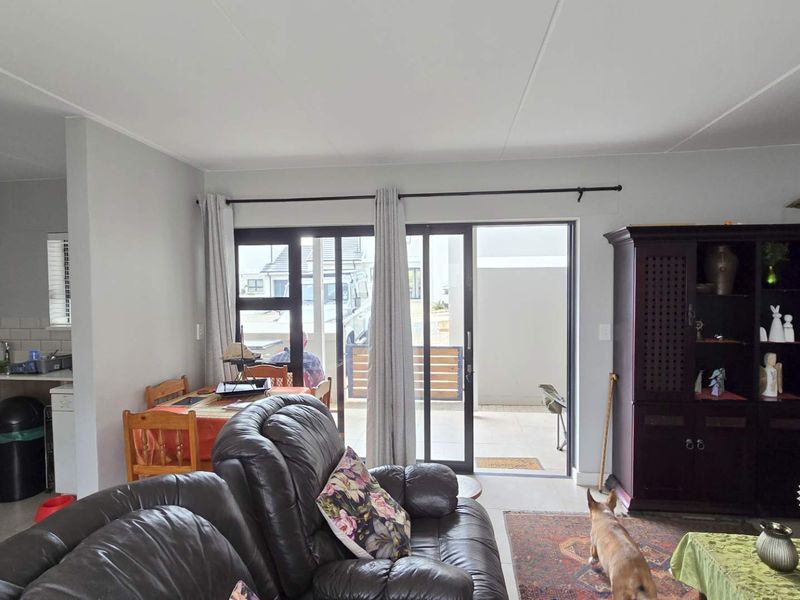 Charming Ground Floor Unit in Hartland Lifestyle Estate - Photo 7