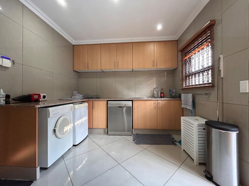 An Exceptional Residence in New Redruth - Photo 7