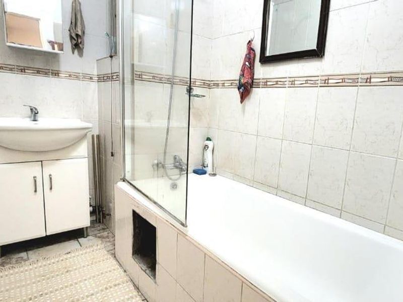 "Sophisticated Living: 2BR, 2BA Paradise with Pool Access!" - Photo 9