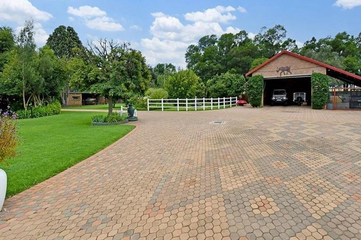 A Rare Country Estate Offering Freedom, Luxury and Limitless Possibility - Photo 3