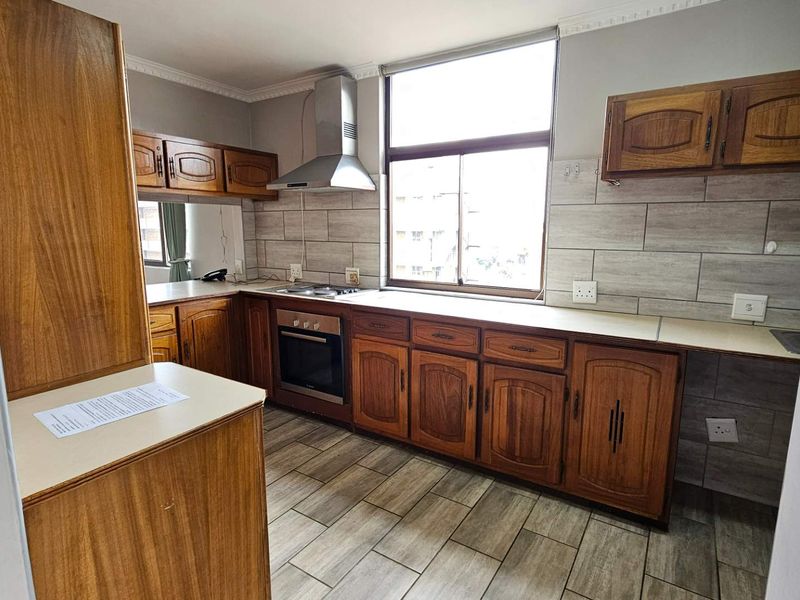 2 Bedroom Flat For Sale - Photo 6