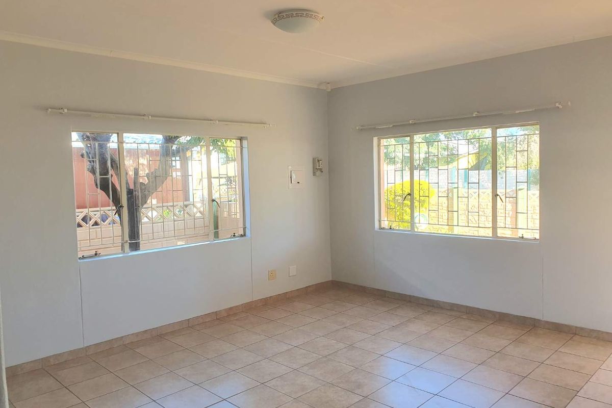 Charming Family Home for Sale in Cimbebasia – Windhoek - Photo 5