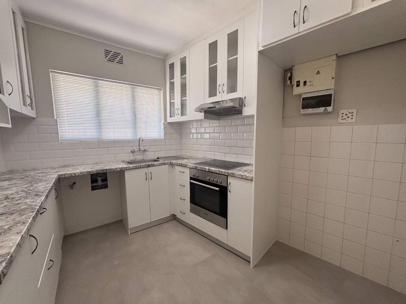 2 Bedroom Apartment in Tamboerskloof - Photo 6