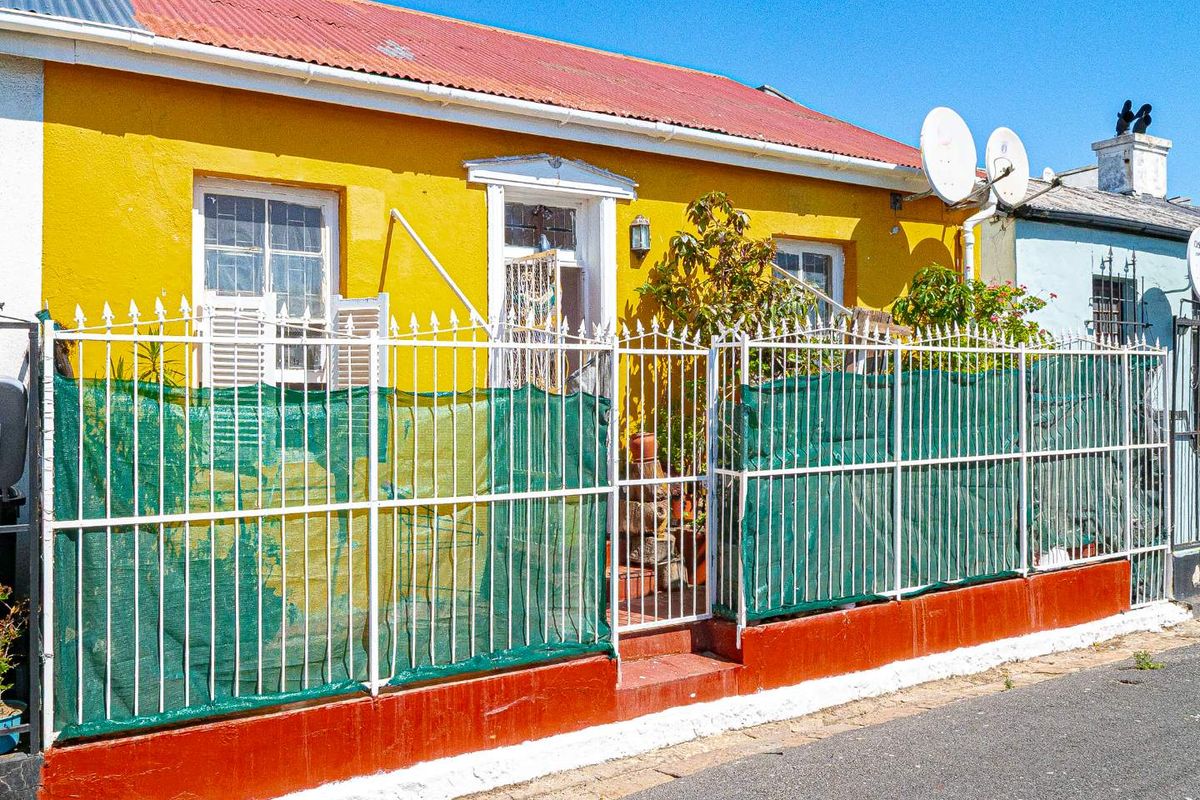 Small Semi for Sale in Mowbray - R1,35m - Photo 2