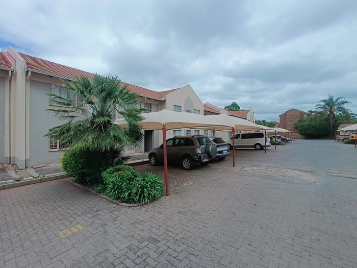Property #2461822, Apartment For Sale in Die Hoewes