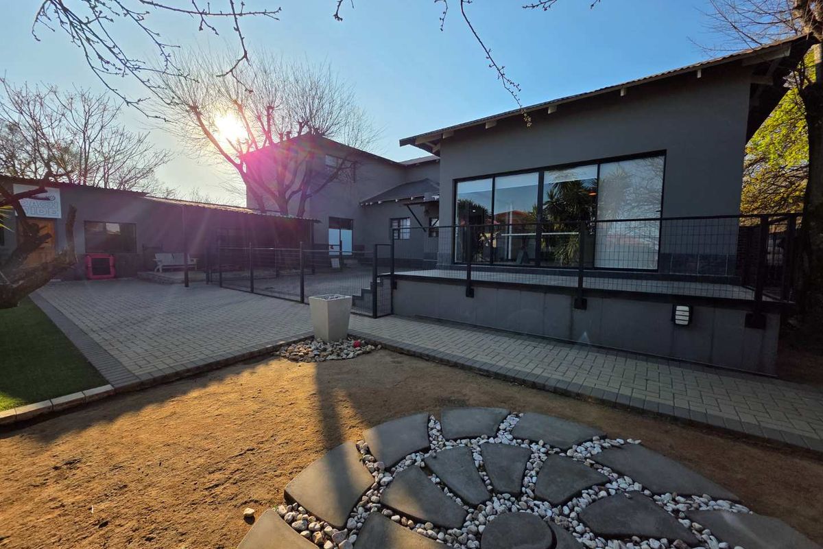 Spacious 4-Bedroom Home with Modern Comforts & Classic Charm - Photo 2