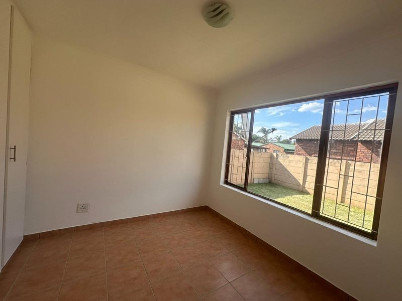 Charming 2-Bedroom Simplex with Private Garden – Secure & Well Located - Photo 5