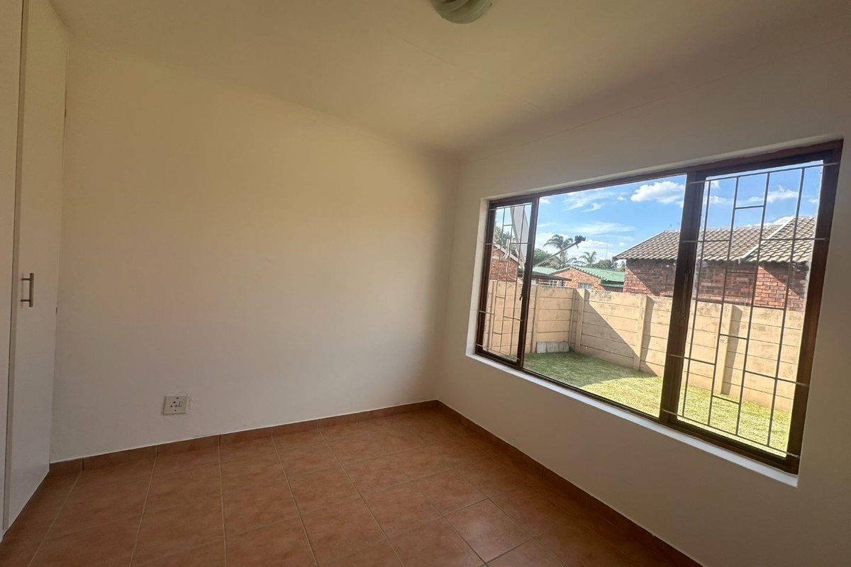 Charming 2-Bedroom Simplex with Private Garden – Secure & Well Located - Photo 5