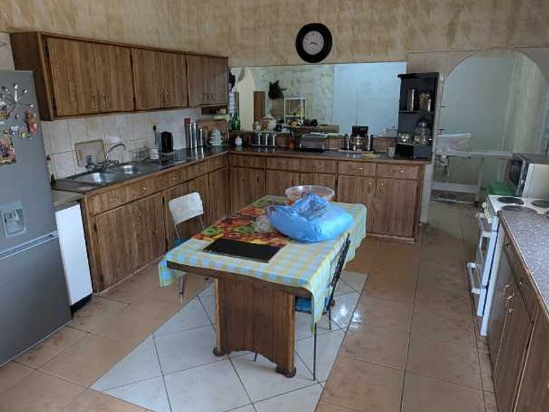 spacious old school house - Photo 4