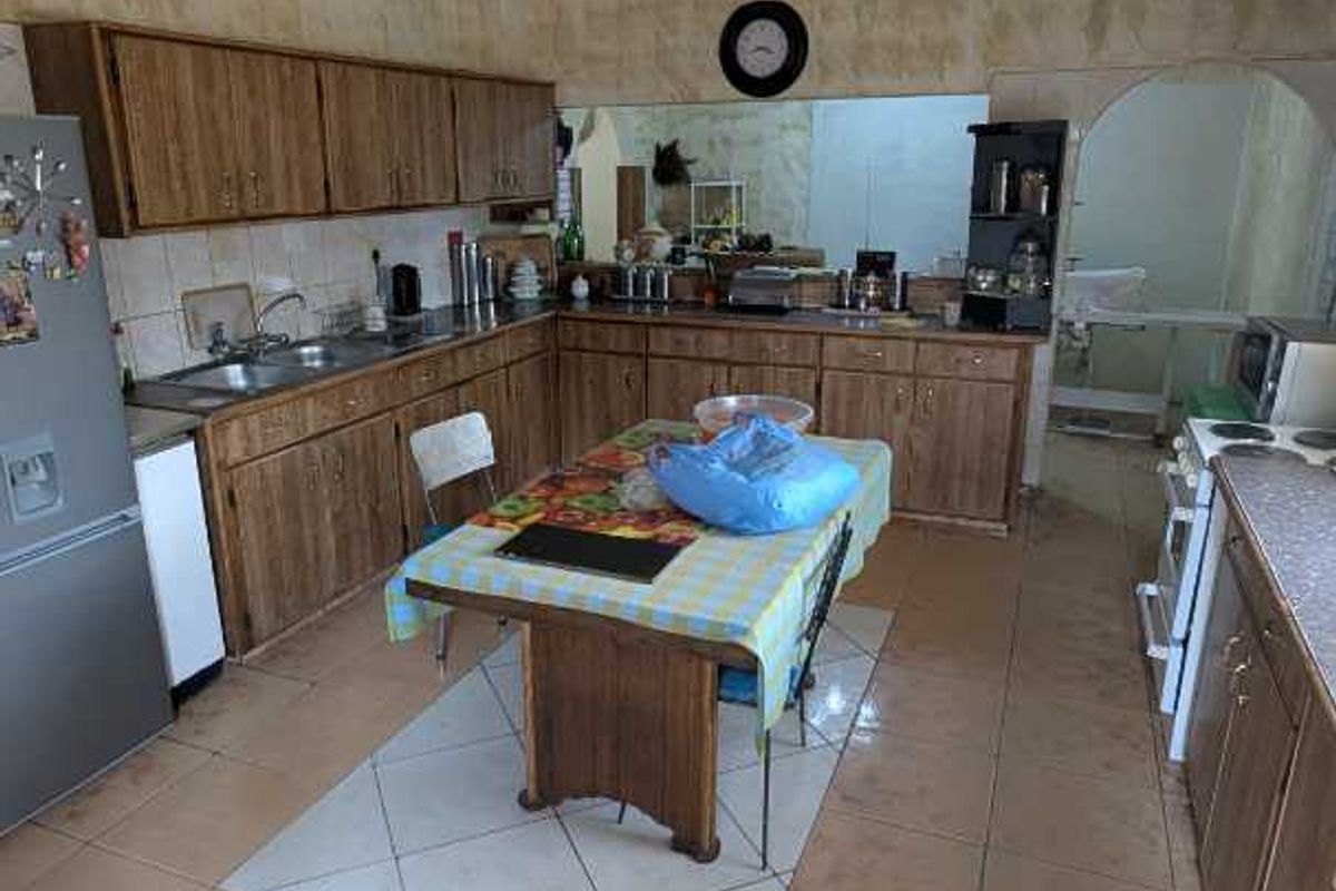 spacious old school house - Photo 4