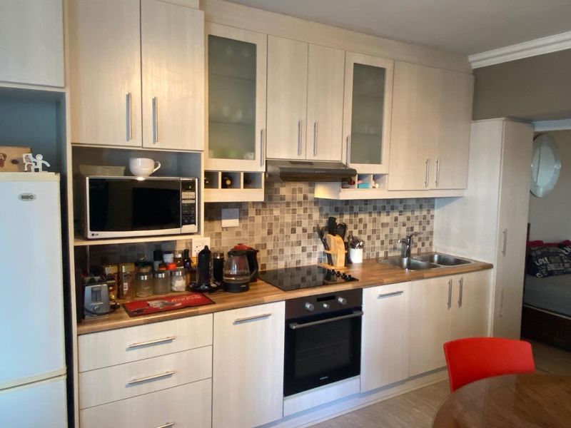 Airbnb friendly or Lock-up-and-Go Apartment with Garage - Photo 3