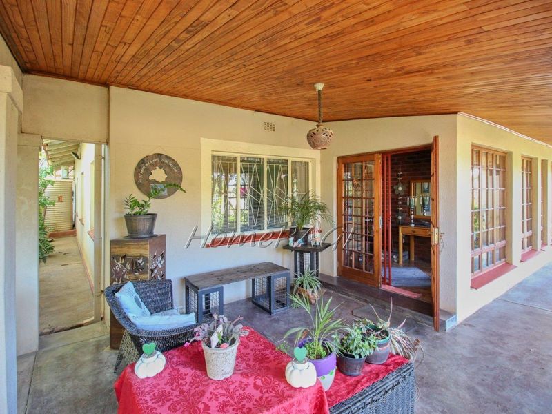 Otjiwarongo:  Beautiful and pristine 3- bedroom house with a beautiful well-kept garden and a detached 2- bedroom flat - Photo 4
