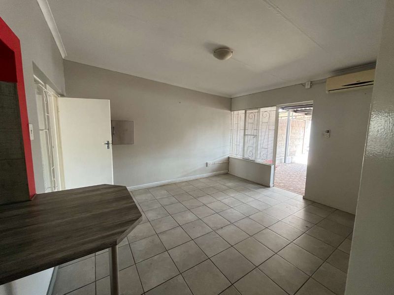 Excellent Investment Opportunity – 2-Bedroom Flat for Sale - Photo 8