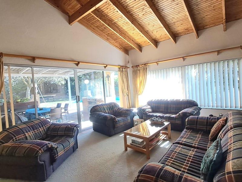 4 Bedroom Family Home - Photo 3