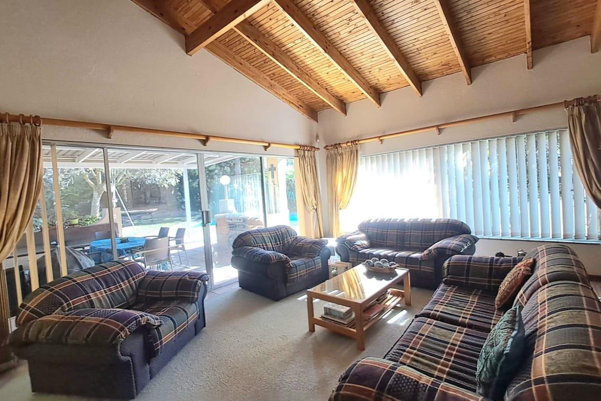 4 Bedroom Family Home - Photo 3